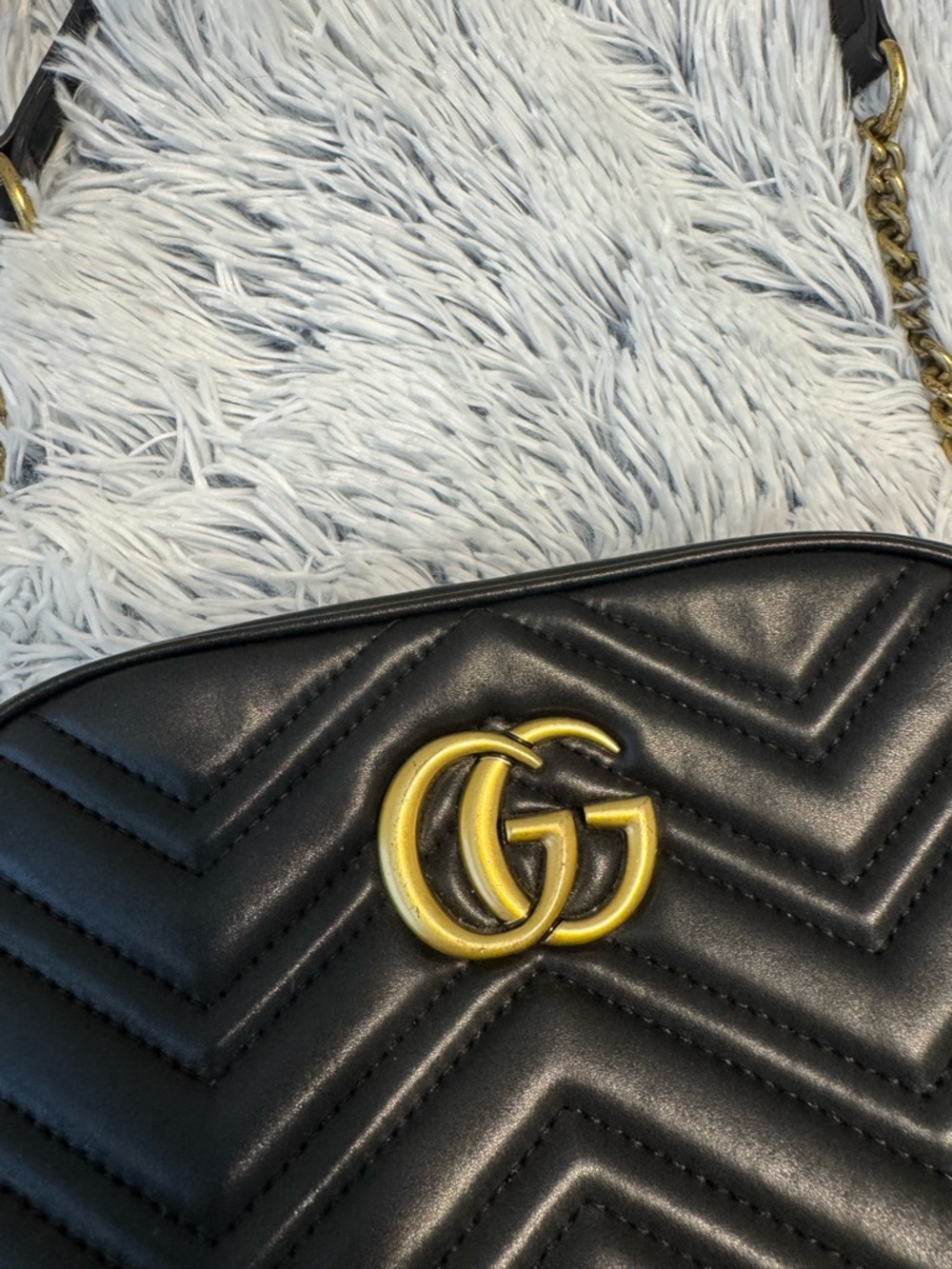 Gucci Black GG Marmont Chevron Crossbody Bag with Gold Hardware - Picture 2 of 6